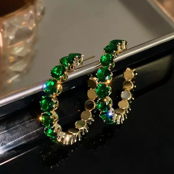 Jewelry - 💚Gold plated shiny green hoop earrings